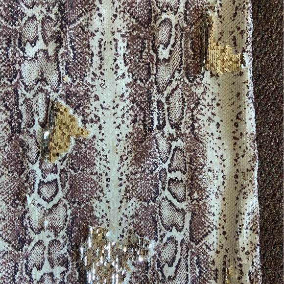 LE Superbe Pencil Skirt In Snakeskin Design And Gold Sequins. C’est Magnifique! - Picture 3 of 6